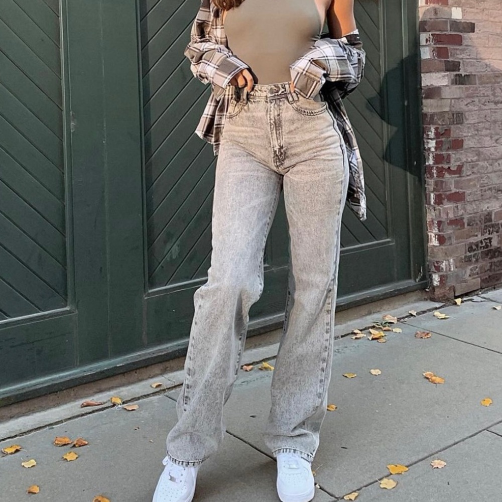 Z1975 STRAIGHT LEG FULL LENGTH HI-RISE JEANS
Zara